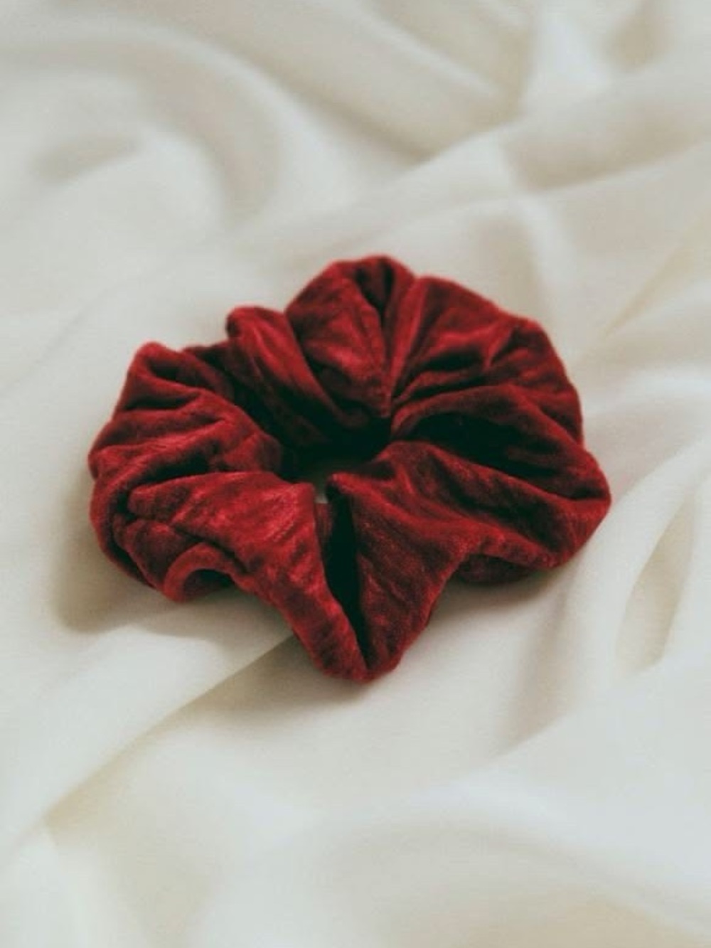 🇫🇷 NWOT Sézane Velvet Scrunchie in Red